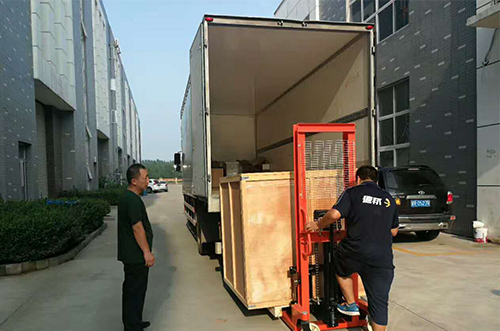 徐州客戶(hù)SMT設(shè)備專(zhuān)車(chē)送貨，貨到上門(mén)安裝調(diào)試