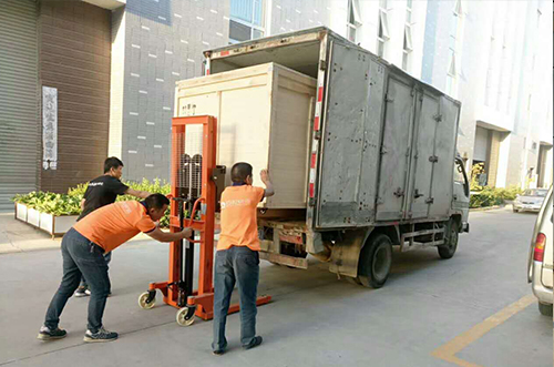 蘭州客戶SMT設備專車送貨，貨到上門安裝調(diào)試