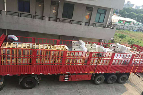 湖州客戶SMT設備專車送貨，貨到上門安裝調(diào)試