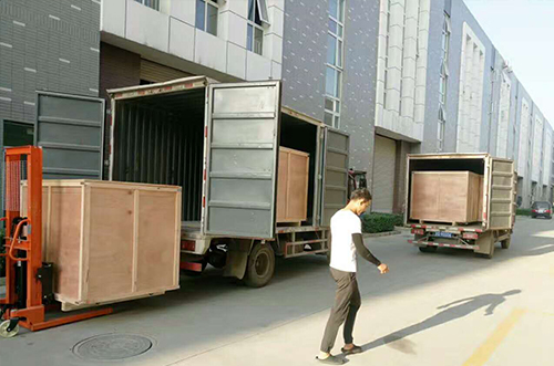 宜興客戶SMT設備專車送貨，貨到上門安裝調(diào)試