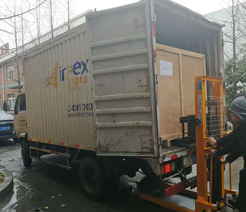 湛江客戶SMT設備專車送貨，貨到上門安裝調(diào)試