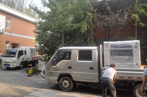 紹興客戶SMT設(shè)備專車送貨，貨到上門安裝調(diào)試1