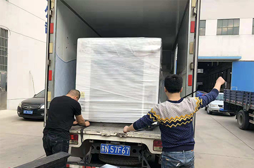 蘇州客戶SMT設(shè)備專車送貨，貨到上門安裝調(diào)試
