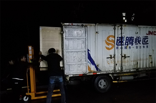 湛江客戶SMT設(shè)備專車送貨，貨到上門安裝調(diào)試